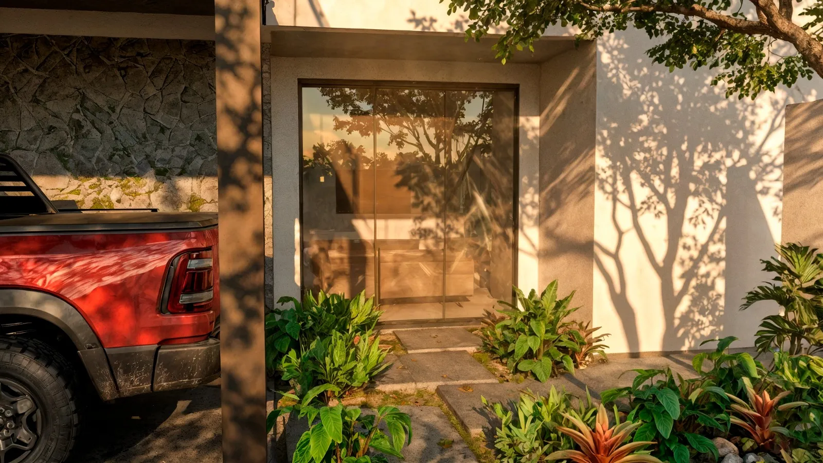 Residencia Chio: acceso con jardín de plantas tropicales